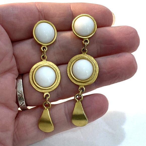 Vintage Y2K pierced earrings brushed goldtone & white beads drop & dangle style - Picture 3 of 4